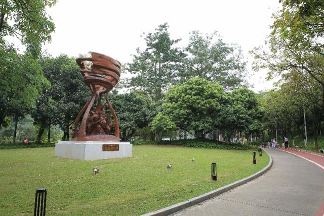 東莞市黨建文化主題公園落成，市委書記帶隊聽了一堂“戶外黨課”