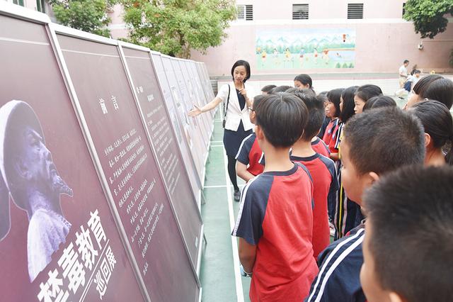 黨日活動(dòng)丨黨建“亮”起來