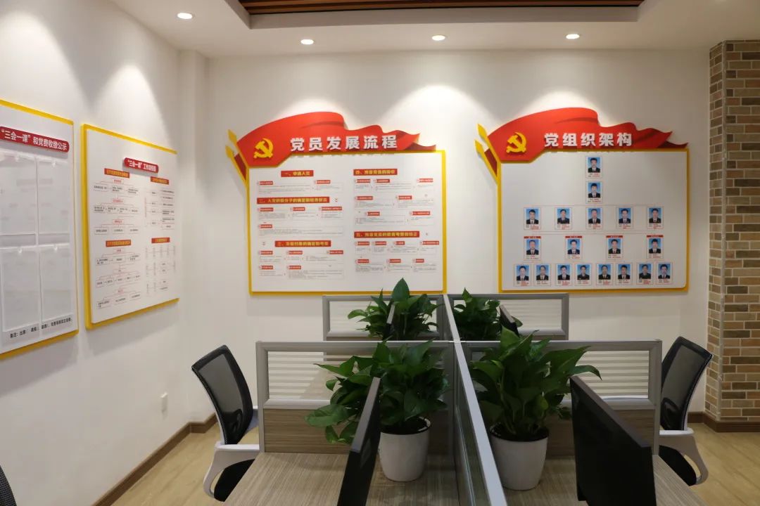 黨史學習教育│陸川縣檢察院黨員活動中心揭牌儀式暨“光榮在黨50年”紀念章頒發儀式